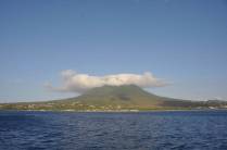 O característico vulcão encoberto de Nevis - Caribe